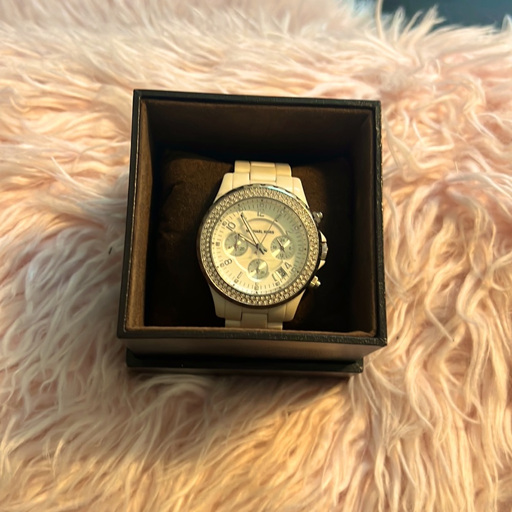 Michael Kors Watch. WHITE CERAMIC